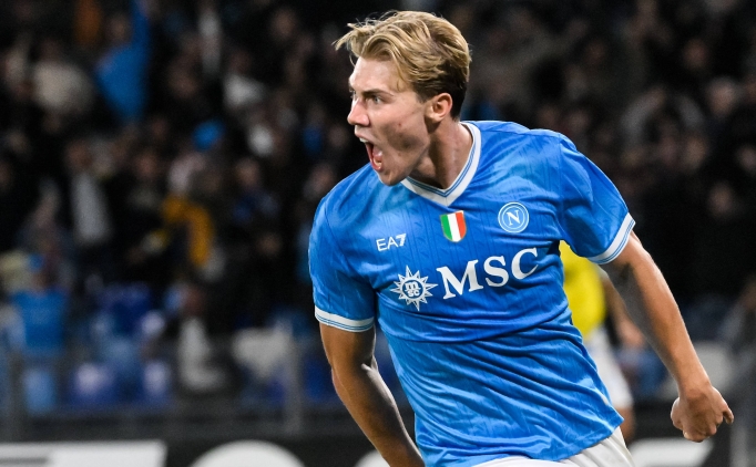 Napoli geriden gelerek kazannmasn bildi!