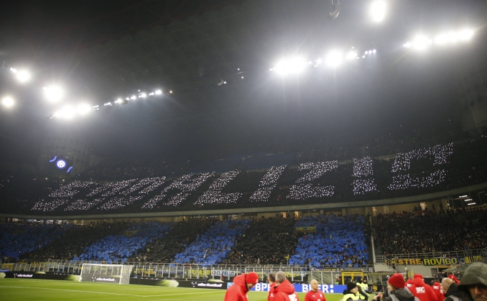 Polis yasa��na ra�men telefonla koreografi