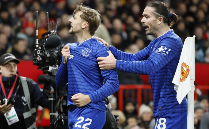 Everton, tak�m i�i krize ra�men 12 y�l sonra Old Trafford'da kazand�!