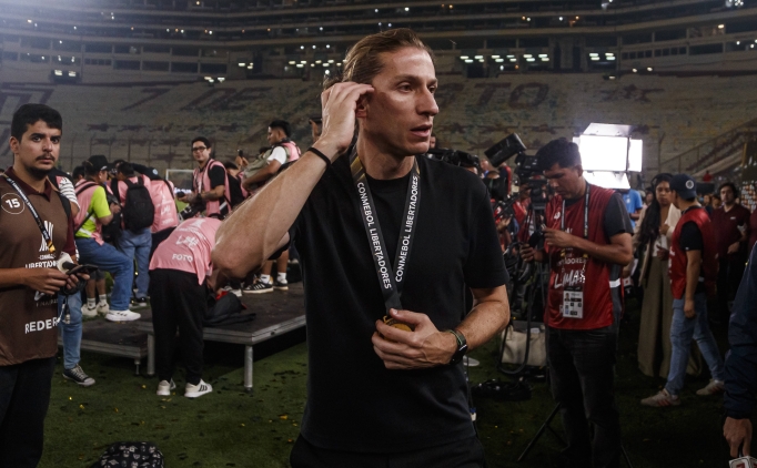 Filipe Luis, bir y�lda be� kupa kazand�!