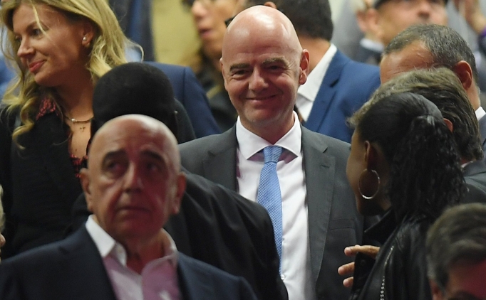 Infantino, Filistin Futbol Federasyonu Ba�kan� Rajoub ile bir araya geldi