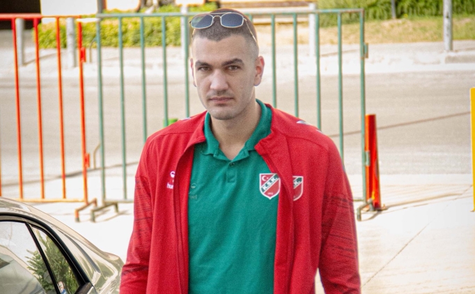 Kar��yaka'da Naumoski oynamadan gitti