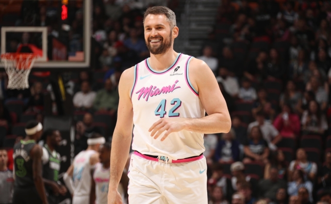 Kevin Love, Jazz'den ayr�lmay� planl�yor; Nuggets g�ndemde