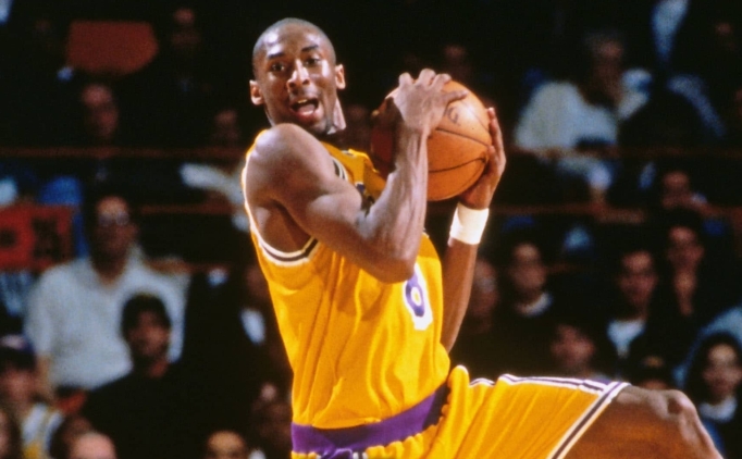 Kobe'nin ilk maçında giydiği forma, rekor fiyata satıldı