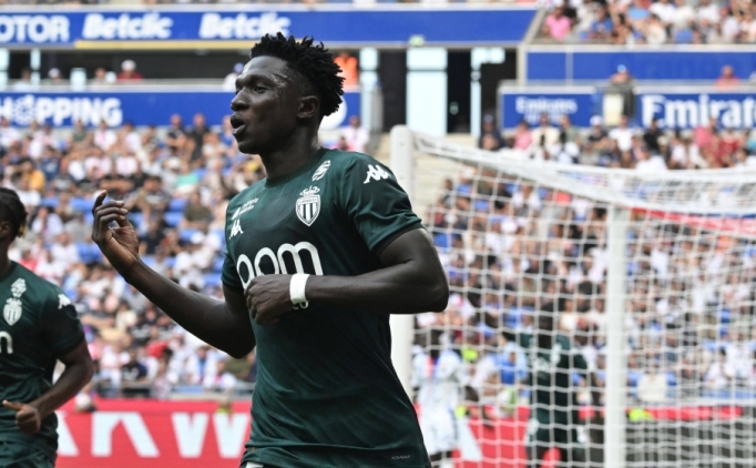 Galatasaray, transferde h�z kesmiyor: S�rada Camara var