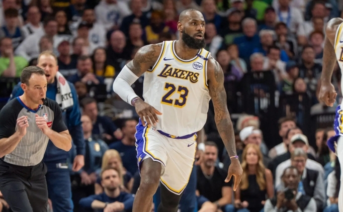 Lakers, LeBron James'e daha d���k teklif sunabilir