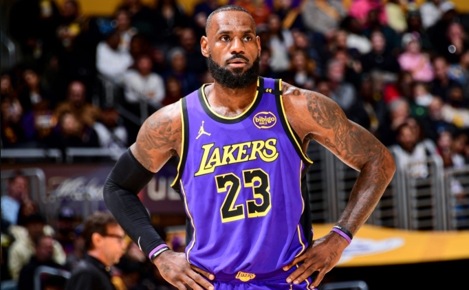 Pelinka: 'LeBron'un Lakers'ta emekli olmasn ok isteriz'