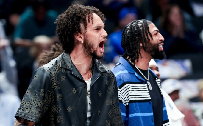 Davis ve Lively II, sakatl�klar� sonras� parkelere d�nmeye yak�n