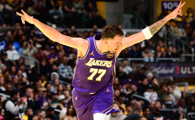 Luka 43 say�yla Lakers'� ta��d�, NBA Kupas� grubunu garantiledi