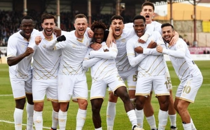 Manisa FK'de, yeni sezon haz�rl�klar� s�r�yor