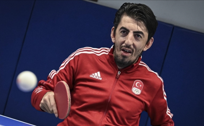 Milli para masa tenis�i Abdullah �zt�rk, Avrupa �ampiyonas�'nda �� alt�n madalyan�n pe�inde