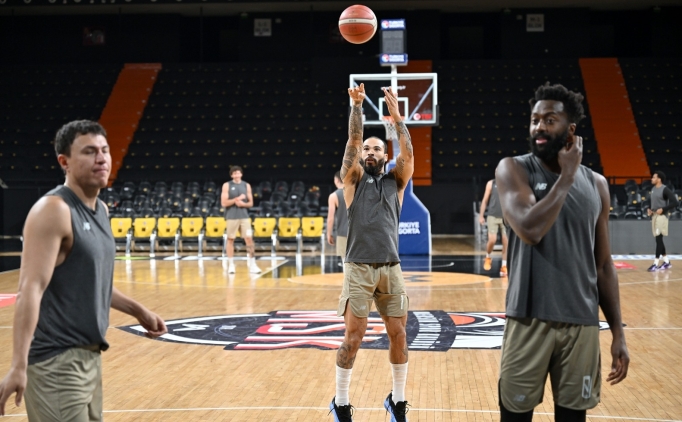 Mersin Spor Kul�b�, Anadolu Efes deplasman�na gidiyor