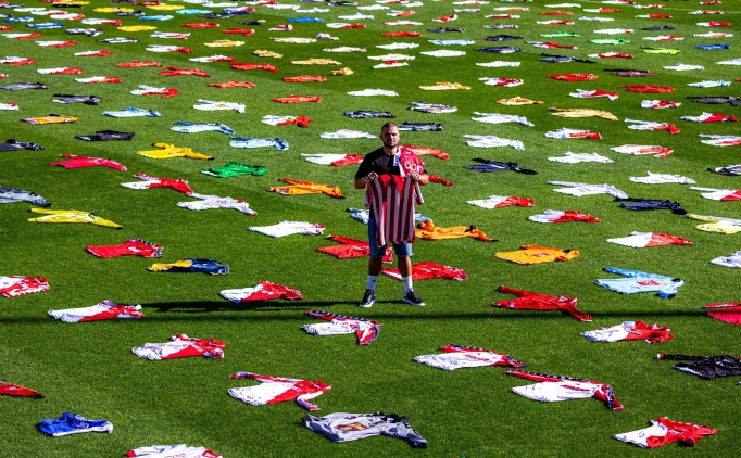 Monaco taraftar�ndan rekor: 1.146 formal�k e�siz koleksiyon