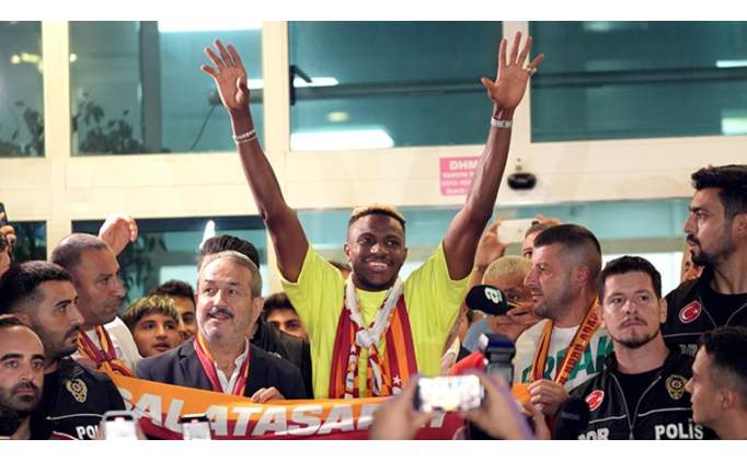 Osimhen İstanbul'a geldi mi, ne zaman, saat kaçta gelecek? Canlı Osimhen uçak takibi 
