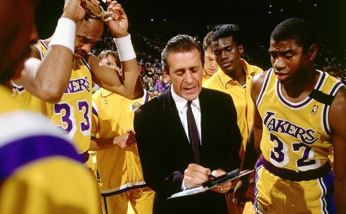 Lakers, Pat Riley heykelini 22 ubat'ta Celtics ma ncesi aacak