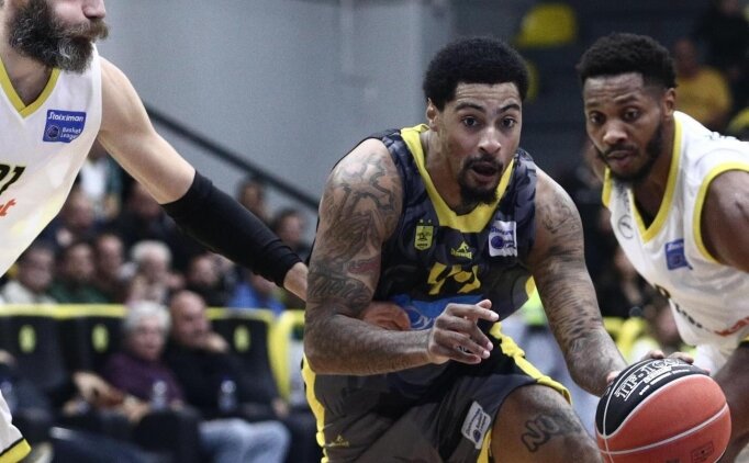 Kar��yaka'da ilk yeni yabanc� Gallinat