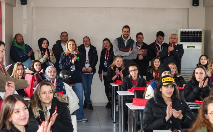 Şampiyon pilotlar, 30 kadın co-pilotu pistlere hazırladı