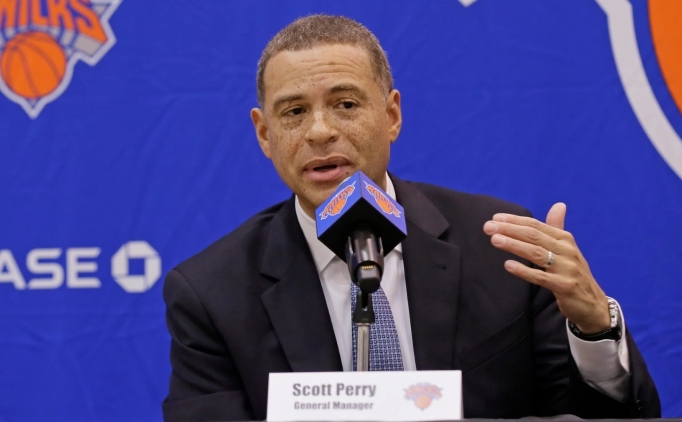 Kings, Scott Perry'yi GM olarak işe almak üzere