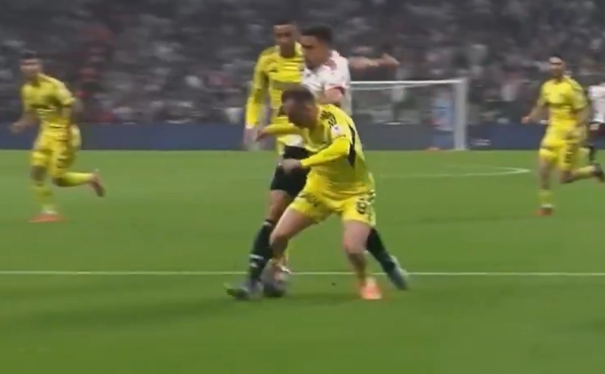 Fenerbah�e'de penalt� itirazlar�!