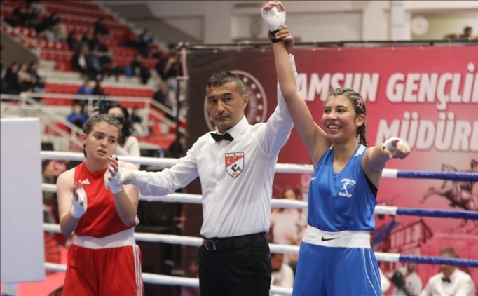 Samsun'da 22 Yaş Altı, Genç ve Yıldız Kadınlar Türkiye Boks Şampiyonası devam ediyor