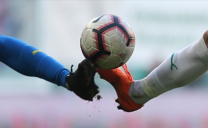 Amat�r ma�ta hakemi darbeden futbolcu ile kul�p y�neticisi babas� tutukland�