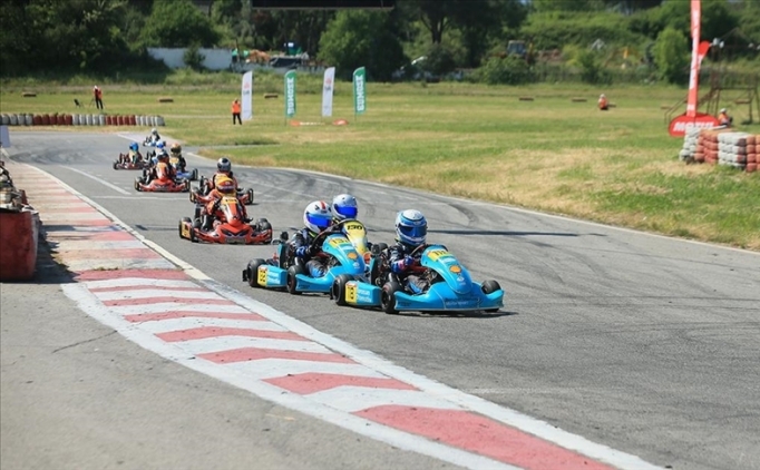 BOM Karting Tak�m�'ndan U�ak'ta podyum �ovu