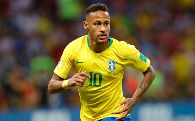 Neymar, 17 ay sonra Brezilya Milli Tak�m�'na d�nd�!
