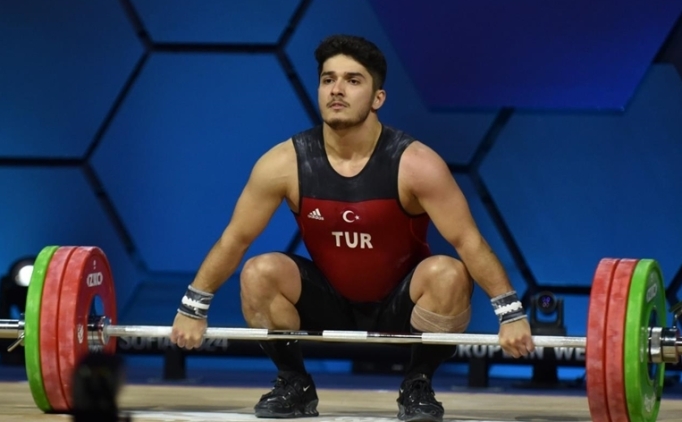 Milli halterci �zbek'ten d�nya �ampiyonlu�u!