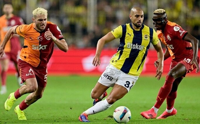 Derbide kartlar havada u�u�uyor