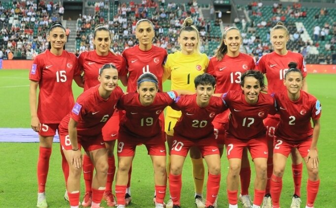 A Milli Kad�n Futbol Tak�m�'n�n aday kadrosu a��kland�