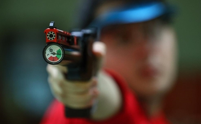 �inli sporcu P�ng �inlu, 16 ya��nda at�c�l�k d�nya rekoru k�rd�