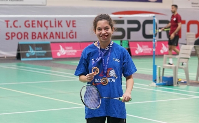 Para badminton milli sporcusu Tu��e �elik, 2028 Olimpiyatlar�'na haz�rlan�yor
