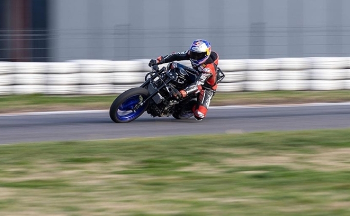 Milli motosiklet�i Can �nc�, �ekya'da son yar��ta birinci oldu