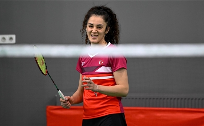 Neslihan Ar�n'dan g�m�� madalya