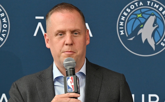 Tim Connelly Minnesota'da kal�yor