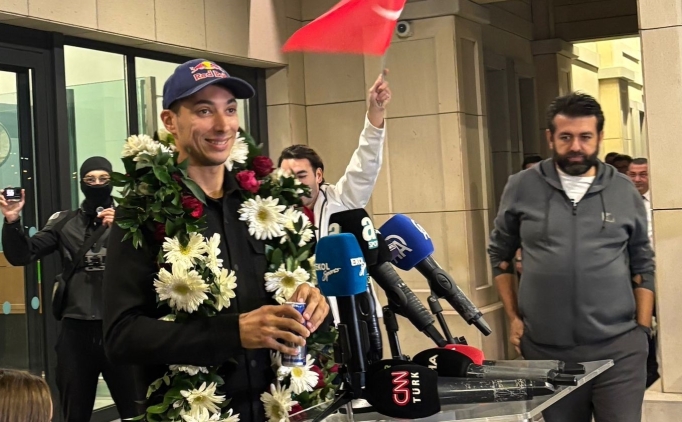 Toprak Razgatl�o�lu, 14 ya��nda kurdu�u hayalini ger�ekle�tirdi