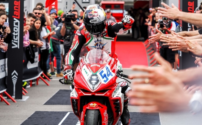 Toprak Razgatl�o�lu ilki ba�armak i�in piste ��kacak!