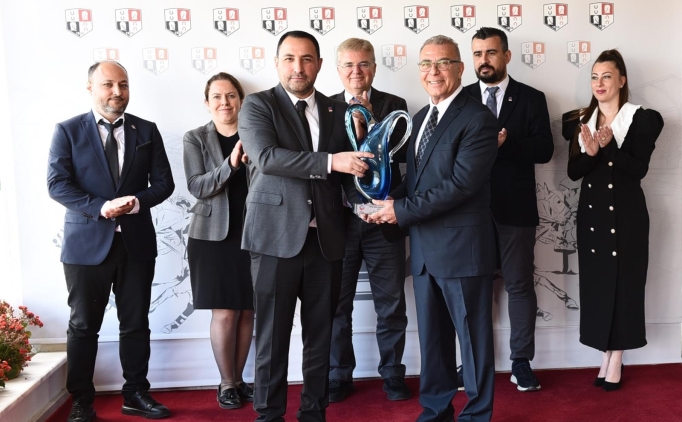 TSYD İzmir Şubesi Koşusu'nda zafer Birdwood'un