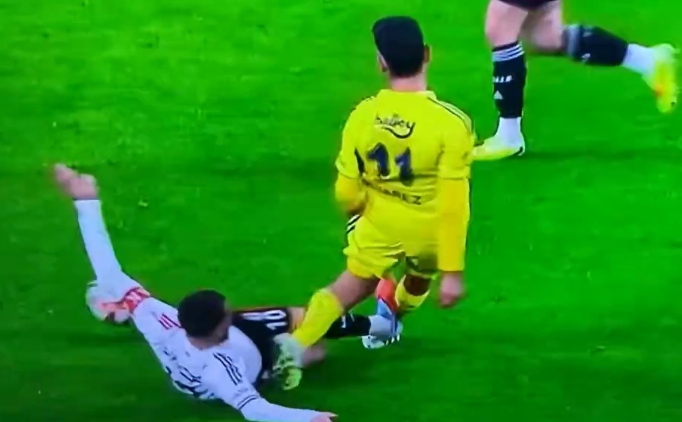 Be�ikta� - Fenerbah�e derbisinde k�rm�z� kart!