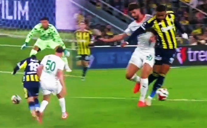 Fenerbah�e penalt� bekledi, hakem devam ettirdi!