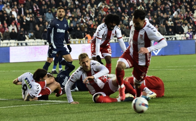 Sivasspor Asbaşkanı Mustafa Kurbanoğlu: 'Bir tiyatro oynanacaksa biz oynamayalım'
