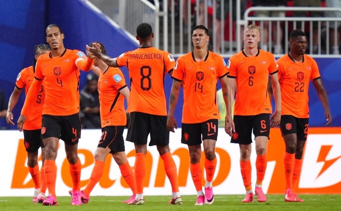 Hollanda grubu lider tamamlad�, son 32 biletini cebine koydu