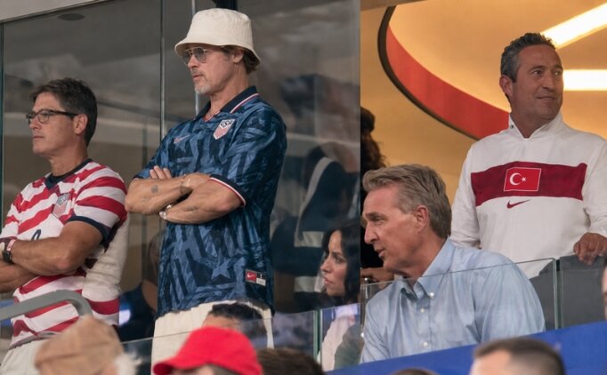 Ali Ko� ve Brad Pitt, T�rkiye-ABD ma��n� yan yana izledi!