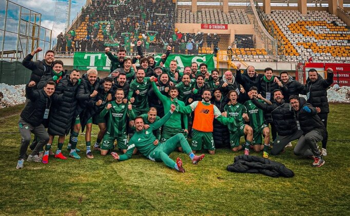 2. Lig'de olayl� ma�: Bursaspor �l�mden d�nd�!