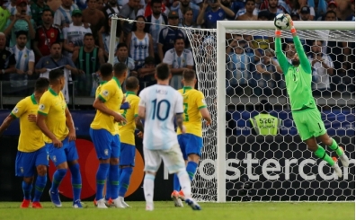 Alisson'dan Messi'ye gözdağı; '3 maçtır yeniyorum'