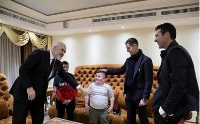 Ronaldo ve Buffon depremzede çocuklara buluştu