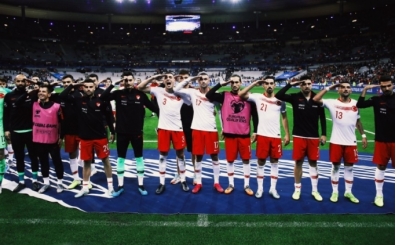 Schalke'den Ozan Kabak için 'ASKER SELAMI' açıklaması