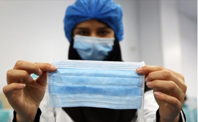 Güvenliğinden antrenörüne kadar tüm personel sağlıkçılar için maske üretiyor