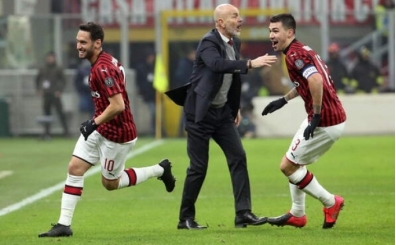 Hakan alev aldı, Milan yarı finale çıktı