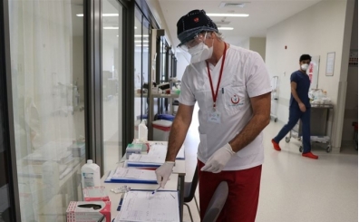 'Gençler Kovid-19'un kendilerine bulaşmayacağını sanıyor'